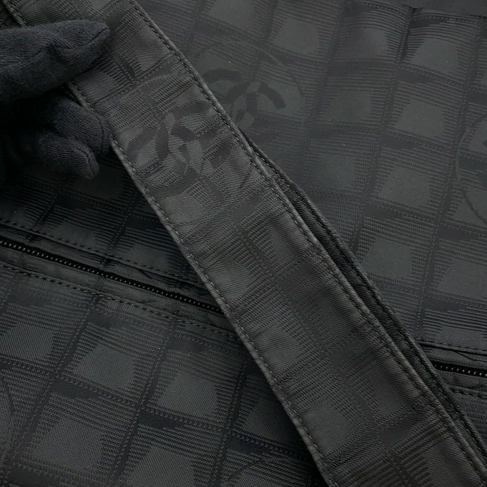 シャネル ショルダーバッグ ニュートラベルライン メッセンジャーバッグ ナイロン CHANEL 黒