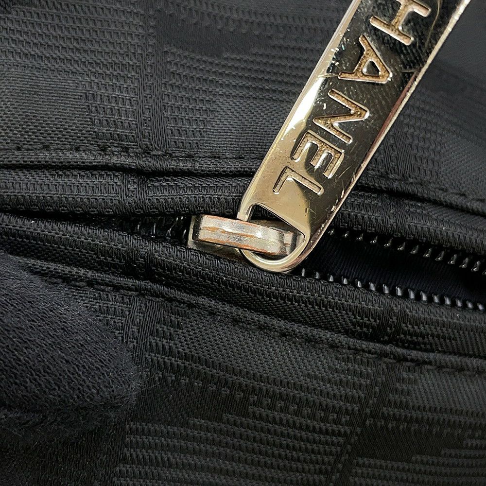 シャネル ショルダーバッグ ニュートラベルライン メッセンジャーバッグ ナイロン CHANEL 黒
