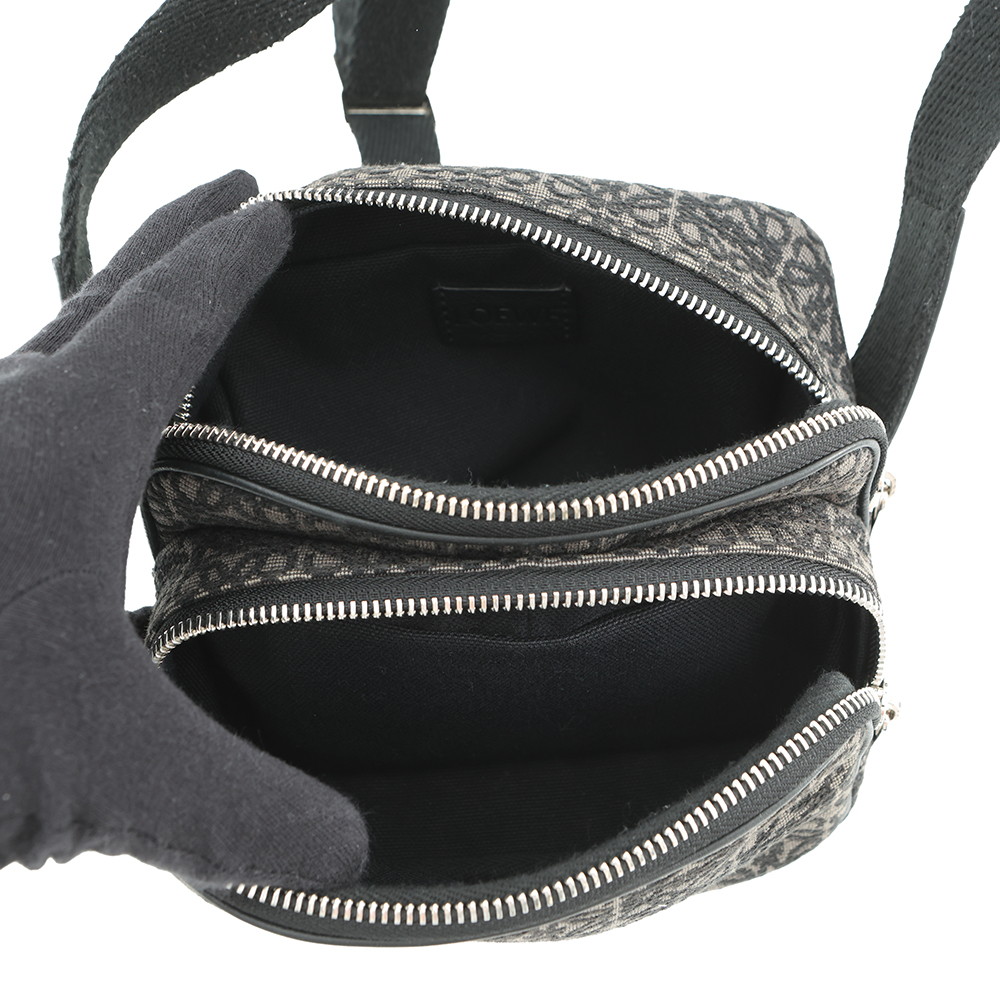 ロエベ ショルダーバッグ リピートアナグラム カメラバッグ ミニ ポシェット キャンバス B604Z80X01 LOEWE 黒