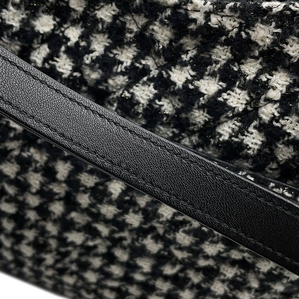 シャネル チェーンショルダーバッグ マトラッセ ココマーク ホーボーバッグ ツイード AS4322 CHANEL 2way 黒 白