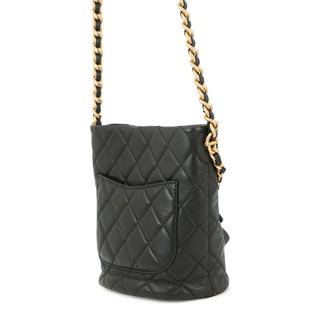 シャネル チェーンショルダーバッグ バケット ココマーク マトラッセ ラムスキン AS3946 CHANEL ポーチ付き 黒
