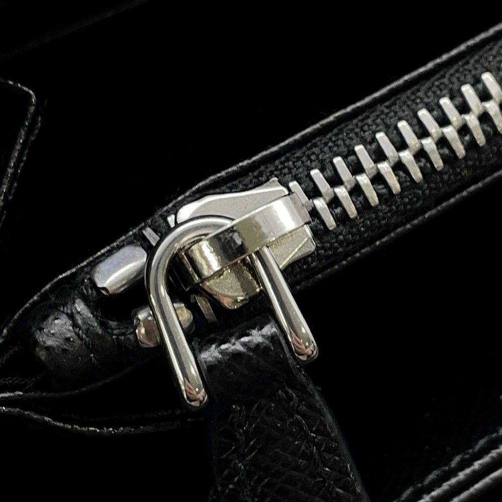 プラダ 長財布 ラウンドファスナー メタル ハート ローズ サフィアーノ レザー 1ML506 PRADA 財布 黒