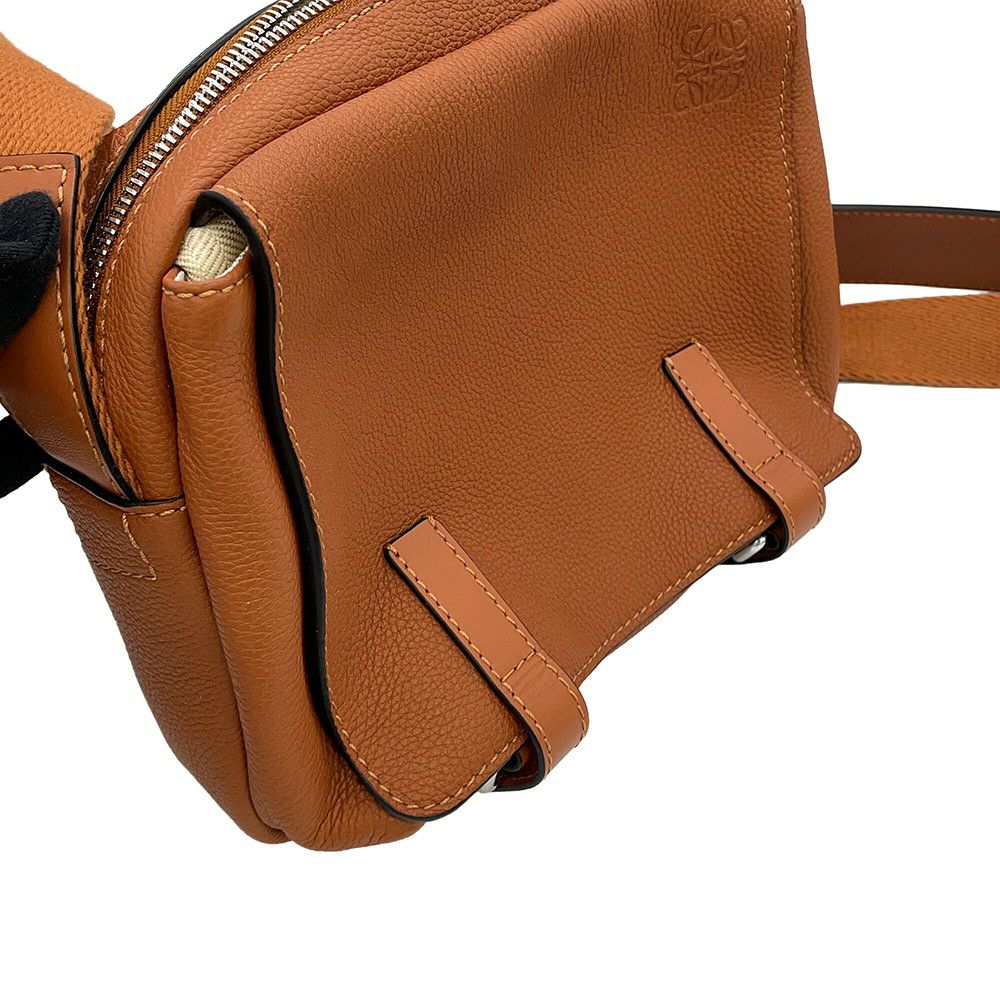 ロエベ ショルダーバッグ ミリタリー メッセンジャーXS レザー 317.12AA72 LOEWE ブラウン