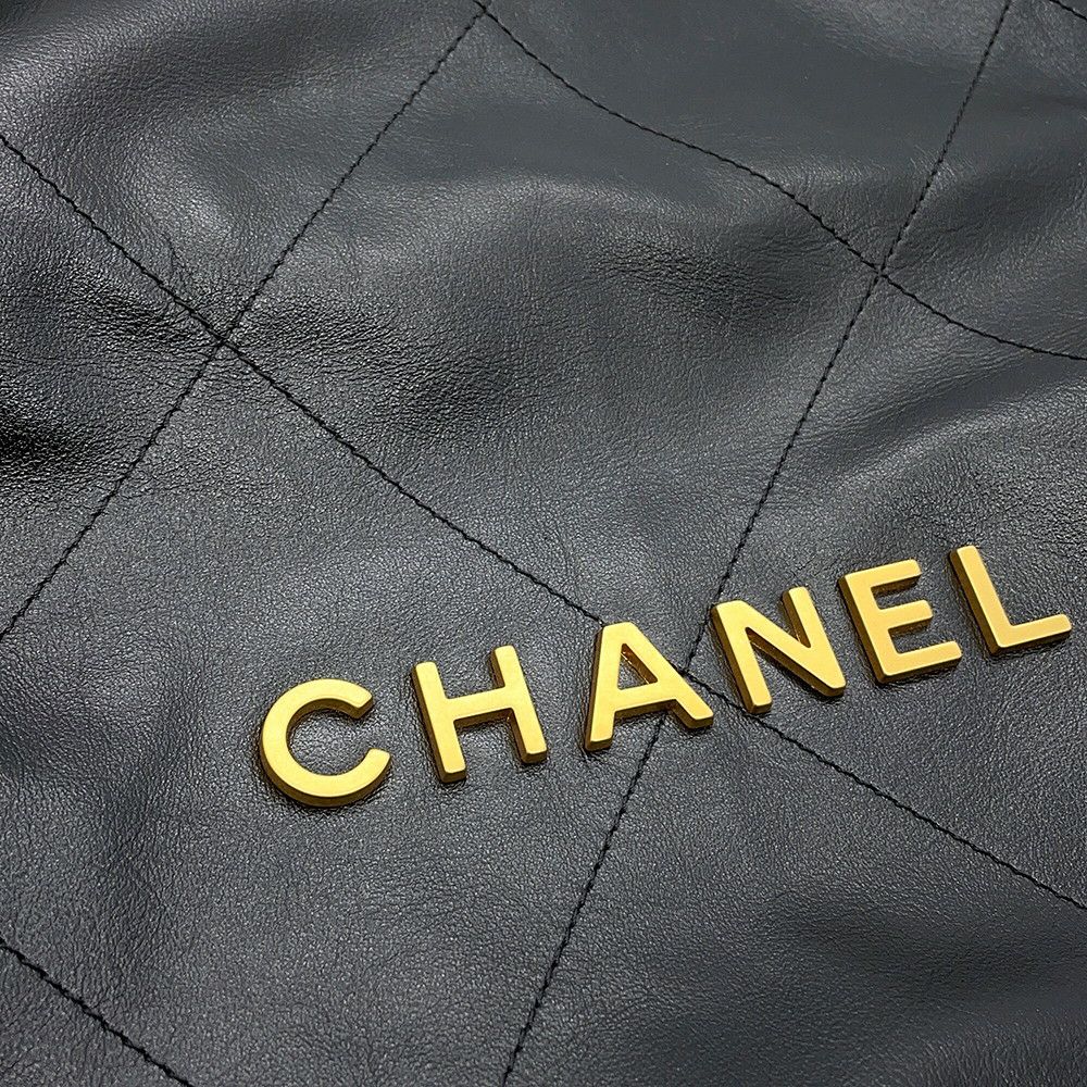 シャネル ハンドバッグ CHANEL 22 マトラッセ スモール シャイニー カーフスキン AS3260 ポーチ付き 黒