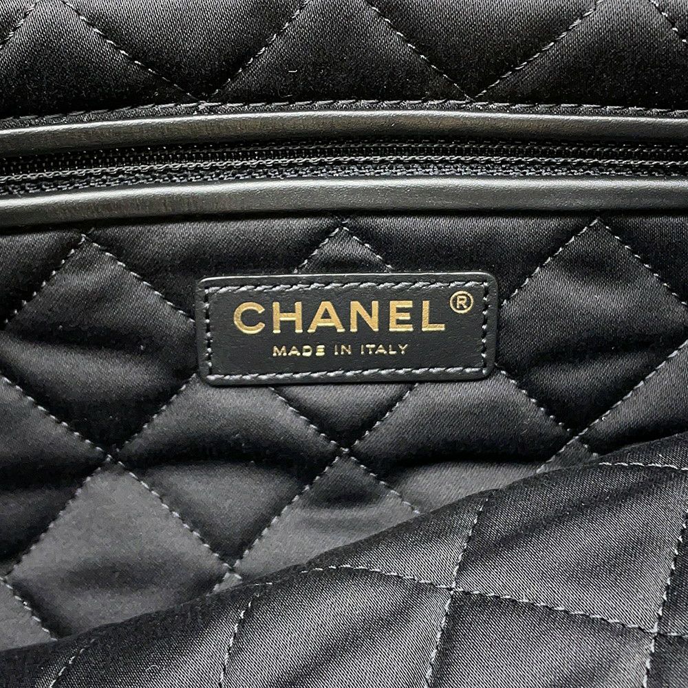 シャネル ハンドバッグ CHANEL 22 マトラッセ スモール シャイニー カーフスキン AS3260 ポーチ付き 黒