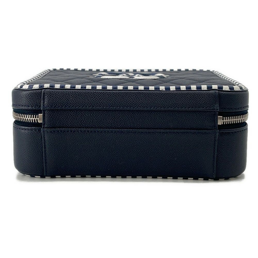 シャネル チェーンショルダーバッグ CCフィリグリー ボーダー バニティバッグ キャビアスキン A93343 CHANEL 白