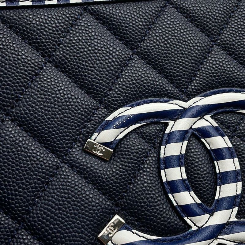 シャネル チェーンショルダーバッグ CCフィリグリー ボーダー バニティバッグ キャビアスキン A93343 CHANEL 白