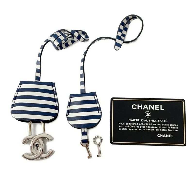 シャネル チェーンショルダーバッグ CCフィリグリー ボーダー バニティバッグ キャビアスキン A93343 CHANEL 白