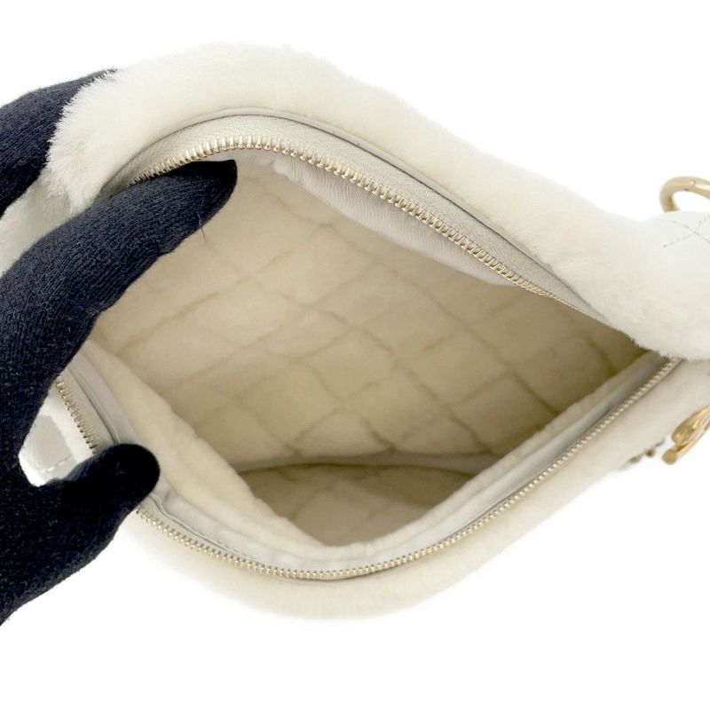 シャネル ボディバッグ マトラッセ チェーンショルダー ココマーク レザー/ムートン CHANEL 白