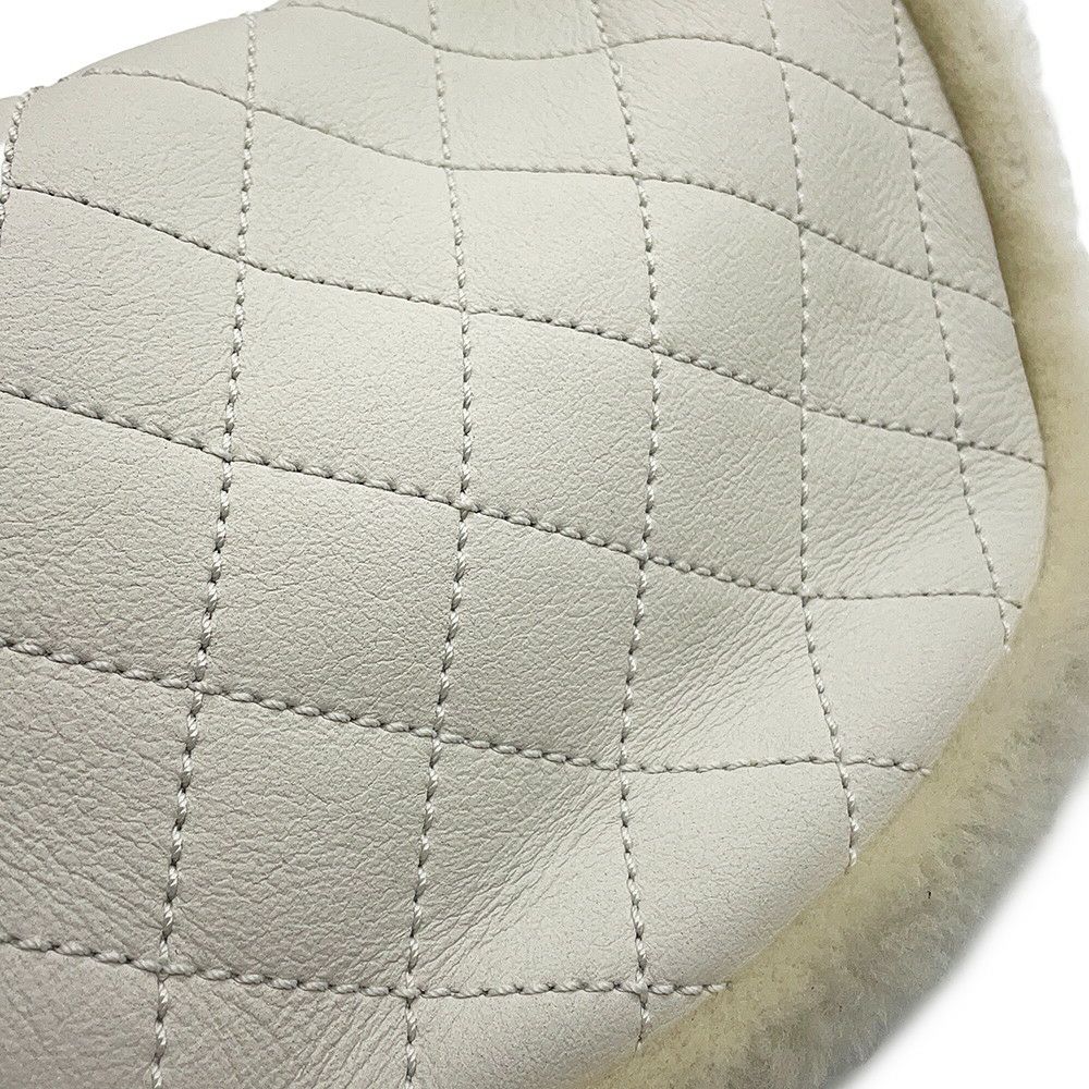 シャネル ボディバッグ マトラッセ チェーンショルダー ココマーク レザー/ムートン CHANEL 白