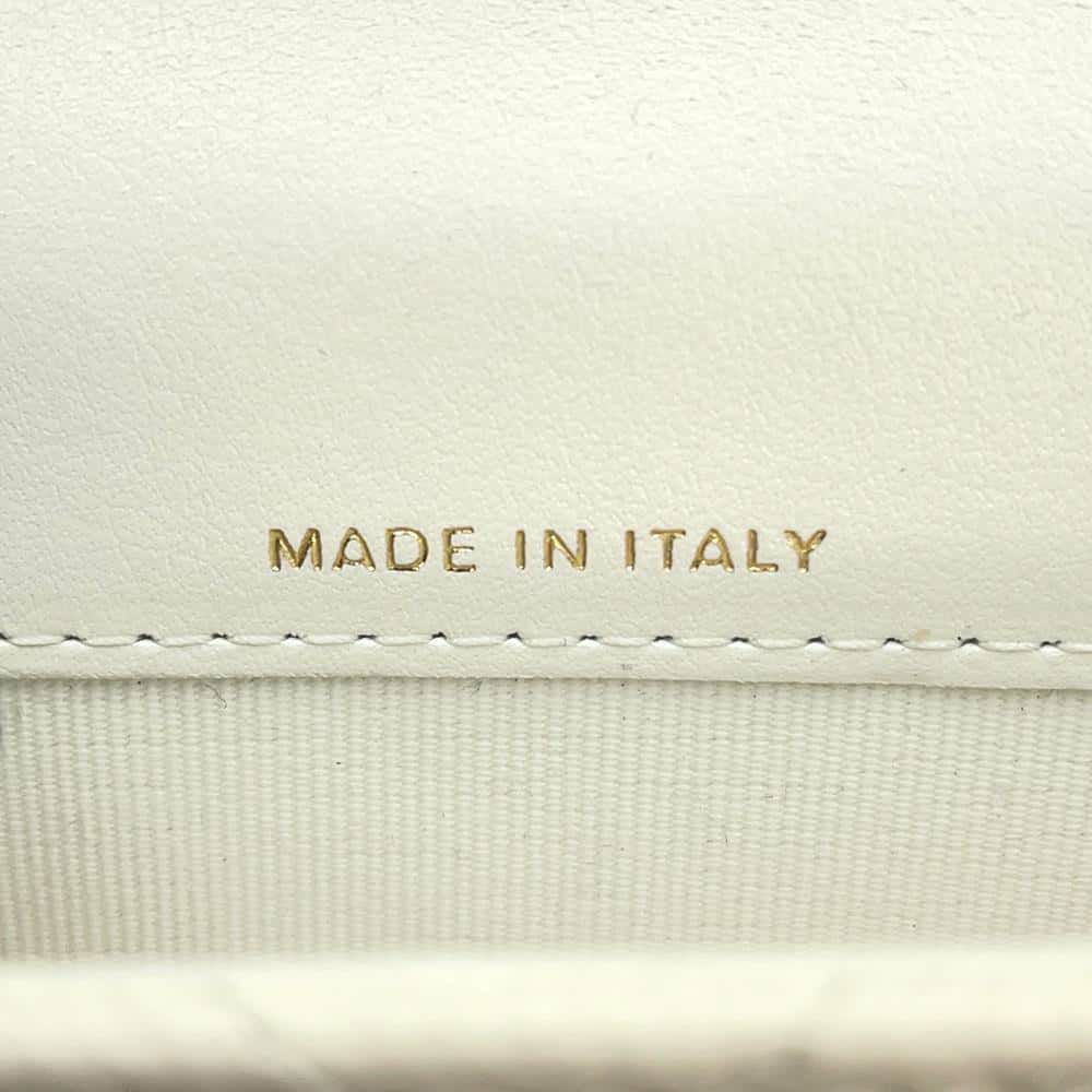 シャネル ボディバッグ ココマーク マトラッセ リボンチェーン ベルトバッグ キャビアスキン AP3352 CHANEL 白