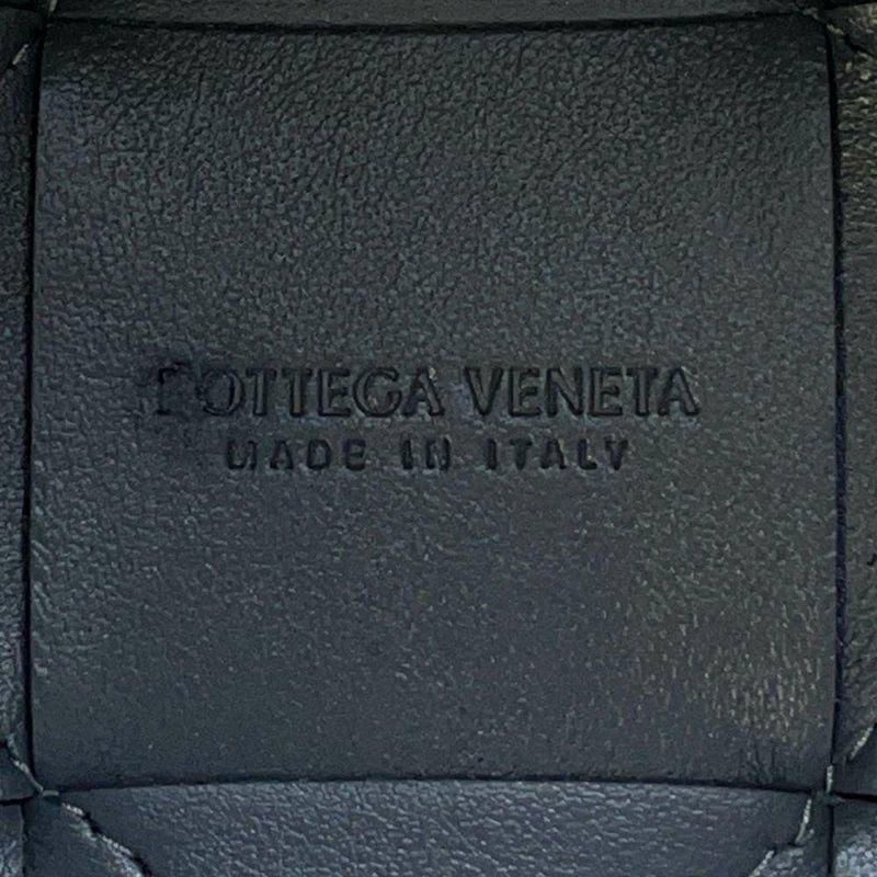 ボッテガヴェネタ ショルダーバッグ スモール カセット クロスボディバケットバッグ イントレチャート ラムスキン 680218