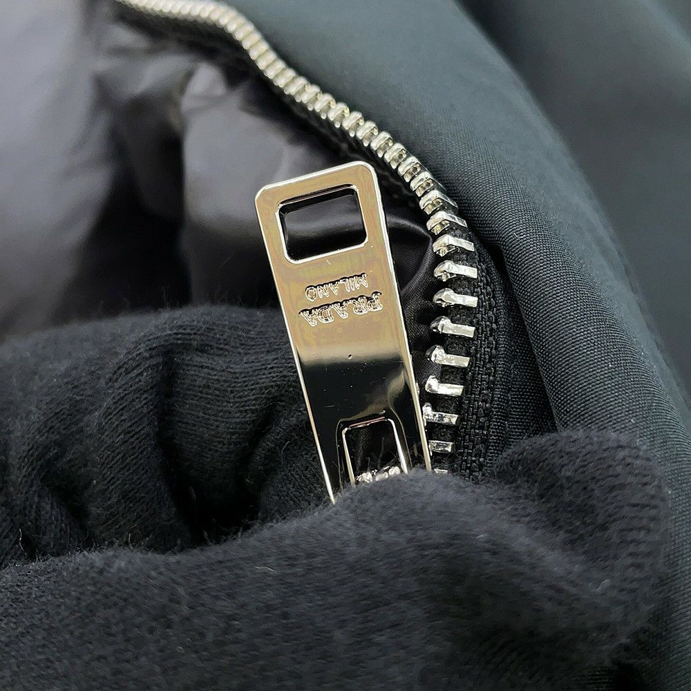 プラダ ダウンジャケット フード付 テクニカルファブリック メンズサイズM SGC689 PRADA アウター 黒
