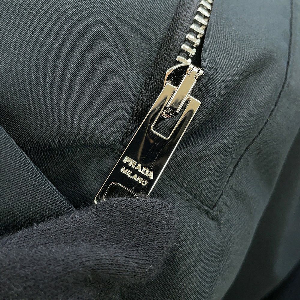 プラダ ダウンジャケット フード付 テクニカルファブリック メンズサイズM SGC689 PRADA アウター 黒