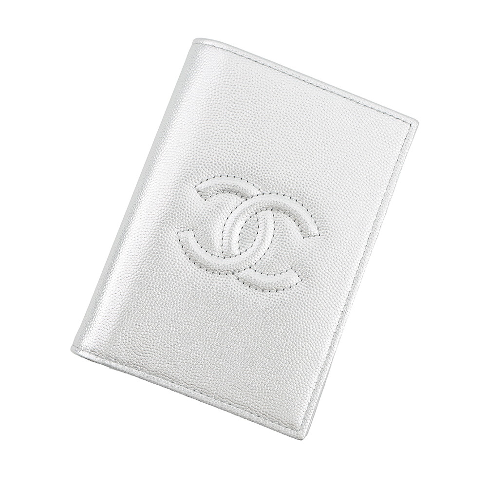 シャネル パスポートケース 二つ折り財布 ココマーク メタリック コンパクトウォレット キャビアスキン AP4665 CHANEL