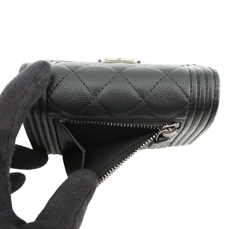 シャネル 三つ折り財布 ボーイシャネル ココマーク マトラッセ ウォレット キャビアスキン A80734 CHANEL 財布 黒