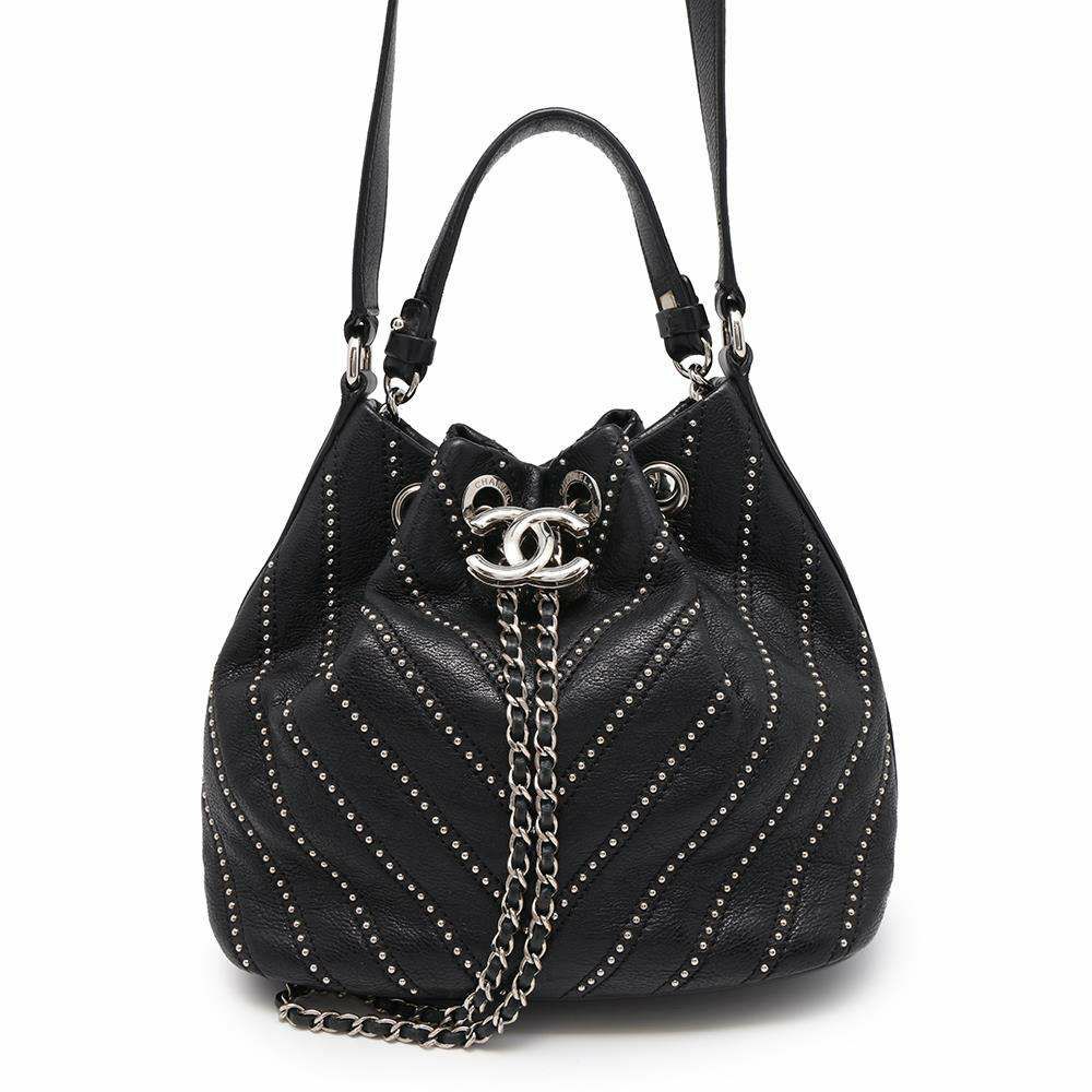 シャネル ハンドバッグ ココマーク シェブロン スタッズ 巾着 レザー CHANEL 2wayショルダーバッグ 黒
