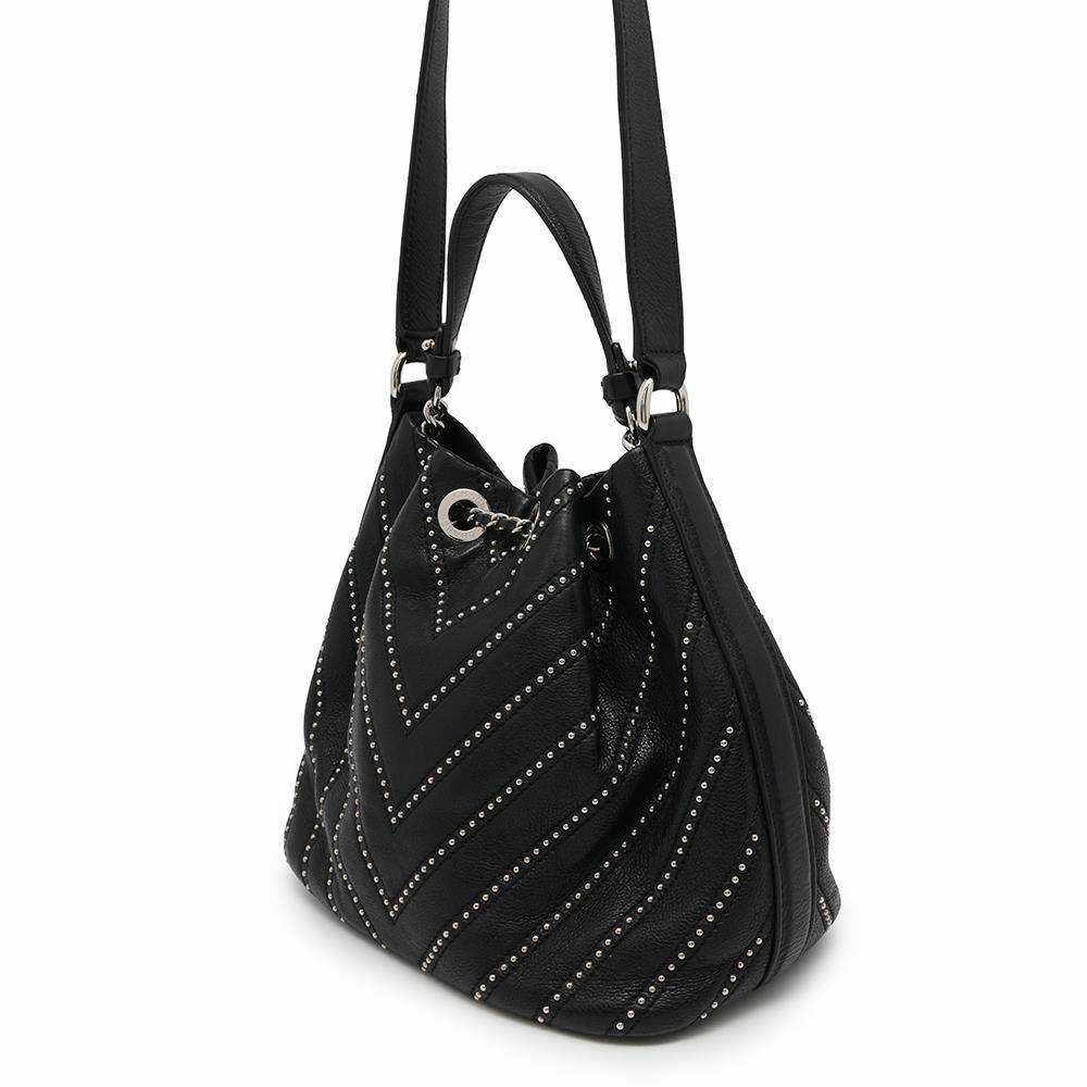 シャネル ハンドバッグ ココマーク シェブロン スタッズ 巾着 レザー CHANEL 2wayショルダーバッグ 黒