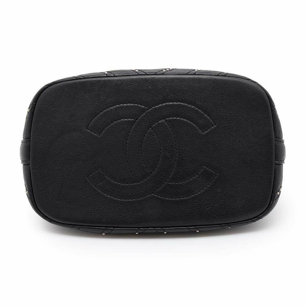 シャネル ハンドバッグ ココマーク シェブロン スタッズ 巾着 レザー CHANEL 2wayショルダーバッグ 黒