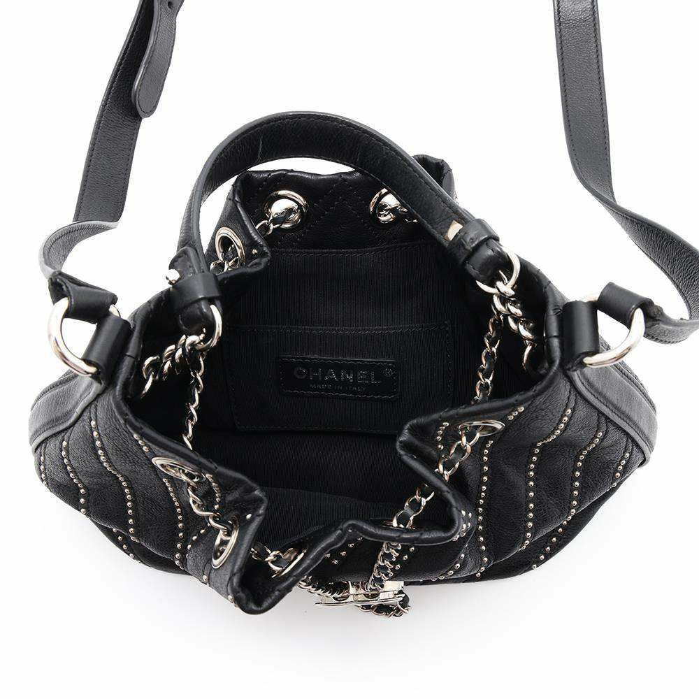 シャネル ハンドバッグ ココマーク シェブロン スタッズ 巾着 レザー CHANEL 2wayショルダーバッグ 黒