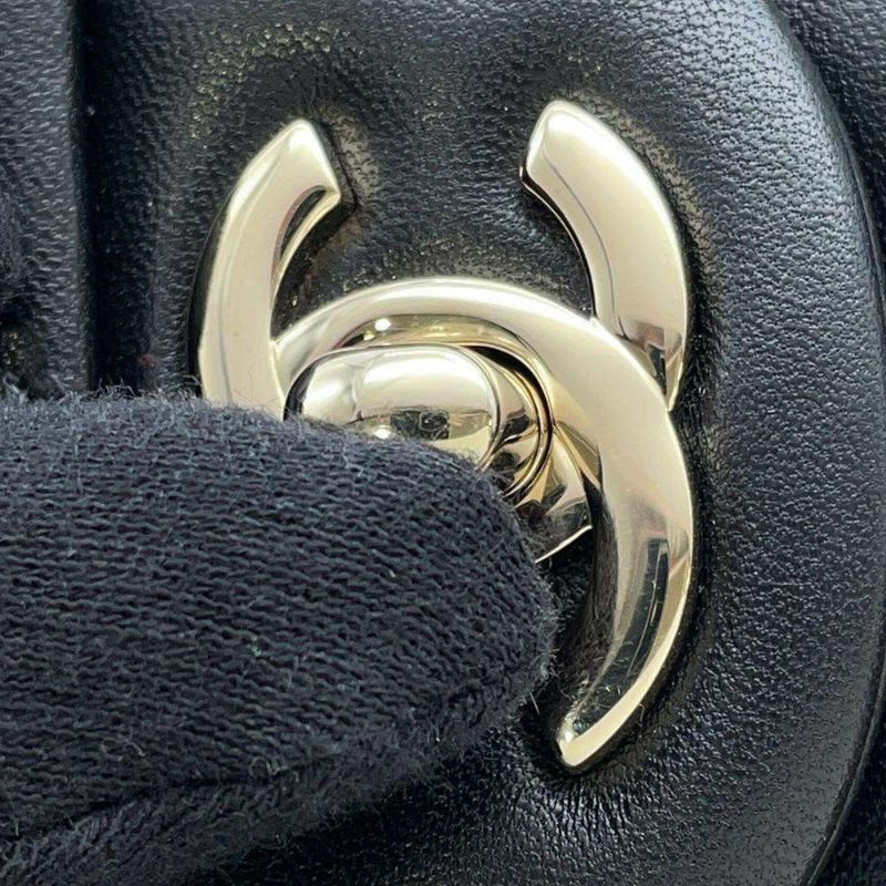 シャネル チェーンショルダーバッグ マトラッセ ココマーク トップハンドル ミニ メタリック グレインド カーフスキン AS2431 CHANEL 黒