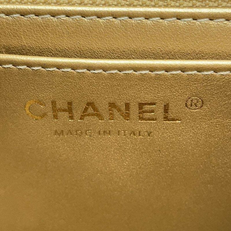 シャネル チェーンショルダーバッグ ミニ マトラッセ ココマーク ラムスキン AS1786 CHANEL バッグ 白