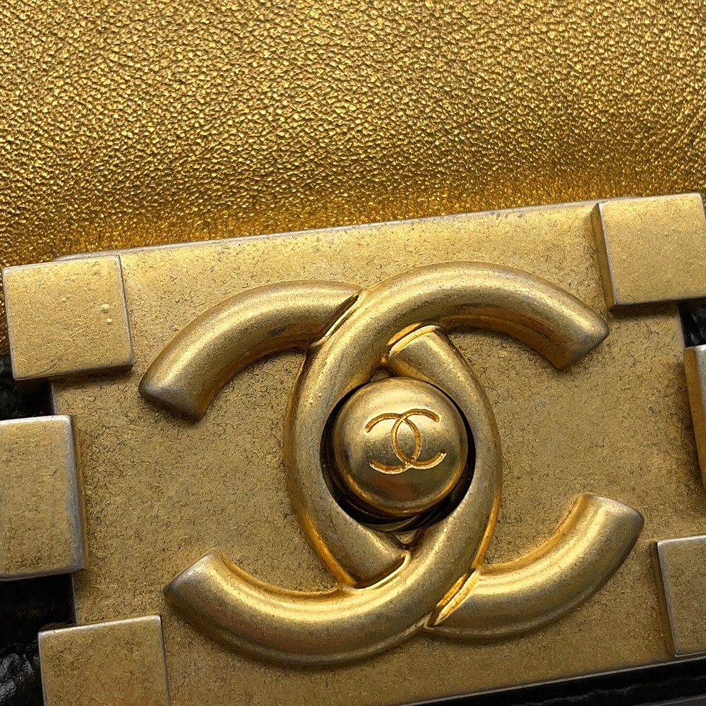 シャネル チェーンショルダーバッグ ボーイシャネル ストライプ レザー A67086 CHANEL バッグ 黒