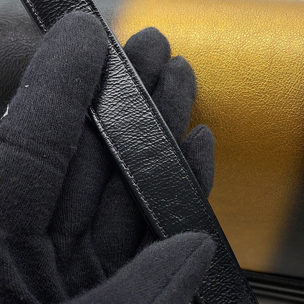 シャネル チェーンショルダーバッグ ボーイシャネル ストライプ レザー A67086 CHANEL バッグ 黒