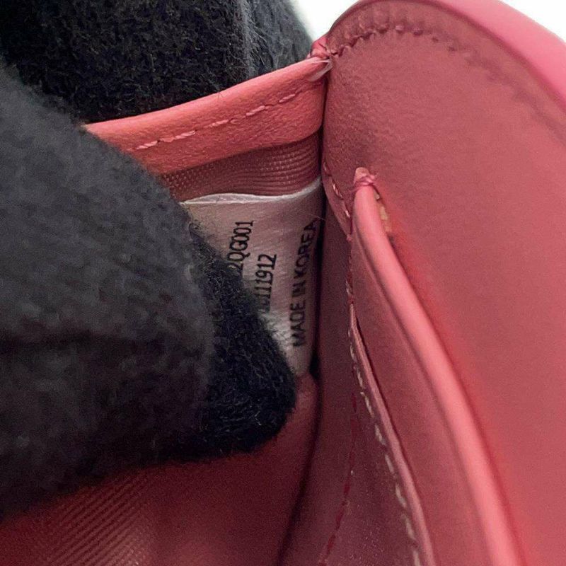 エムシーエム ショルダーウォレット パテント MCM 財布