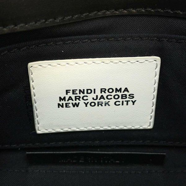 フェンディ ショルダーバッグ マークジェイコブス コラボ バゲット フォンポーチ 7AS142 FENDI 白 黒