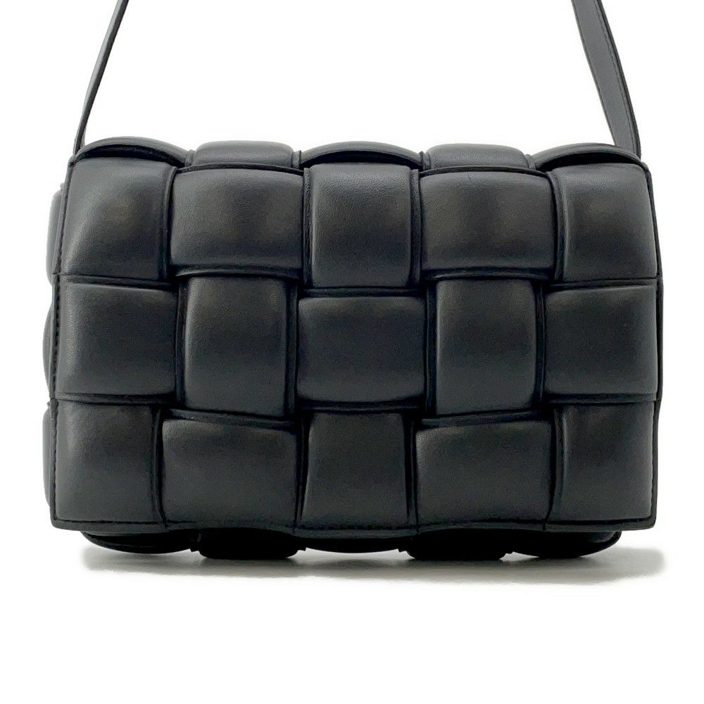 ボッテガヴェネタ ショルダーバッグ イントレチャート パデッド カセット ラムスキン 591970 BOTTEGA VENETA 黒