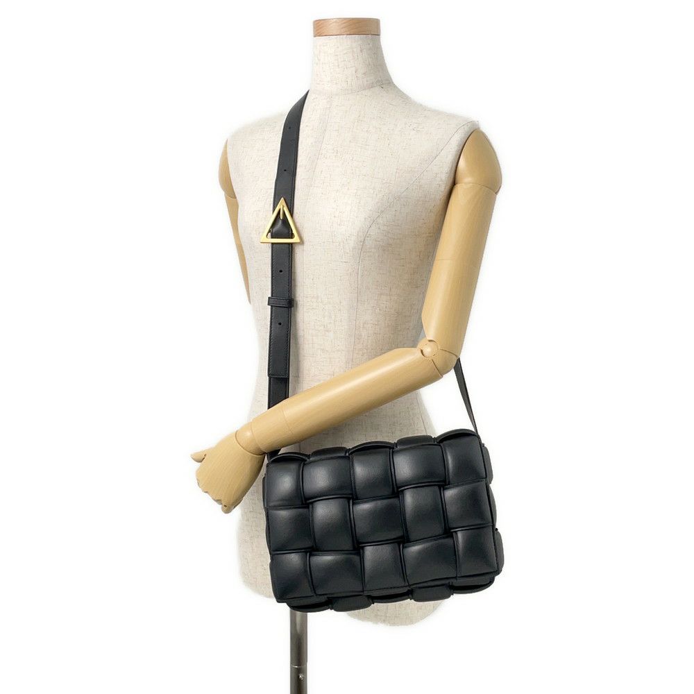 ボッテガヴェネタ ショルダーバッグ イントレチャート パデッド カセット ラムスキン 591970 BOTTEGA VENETA 黒