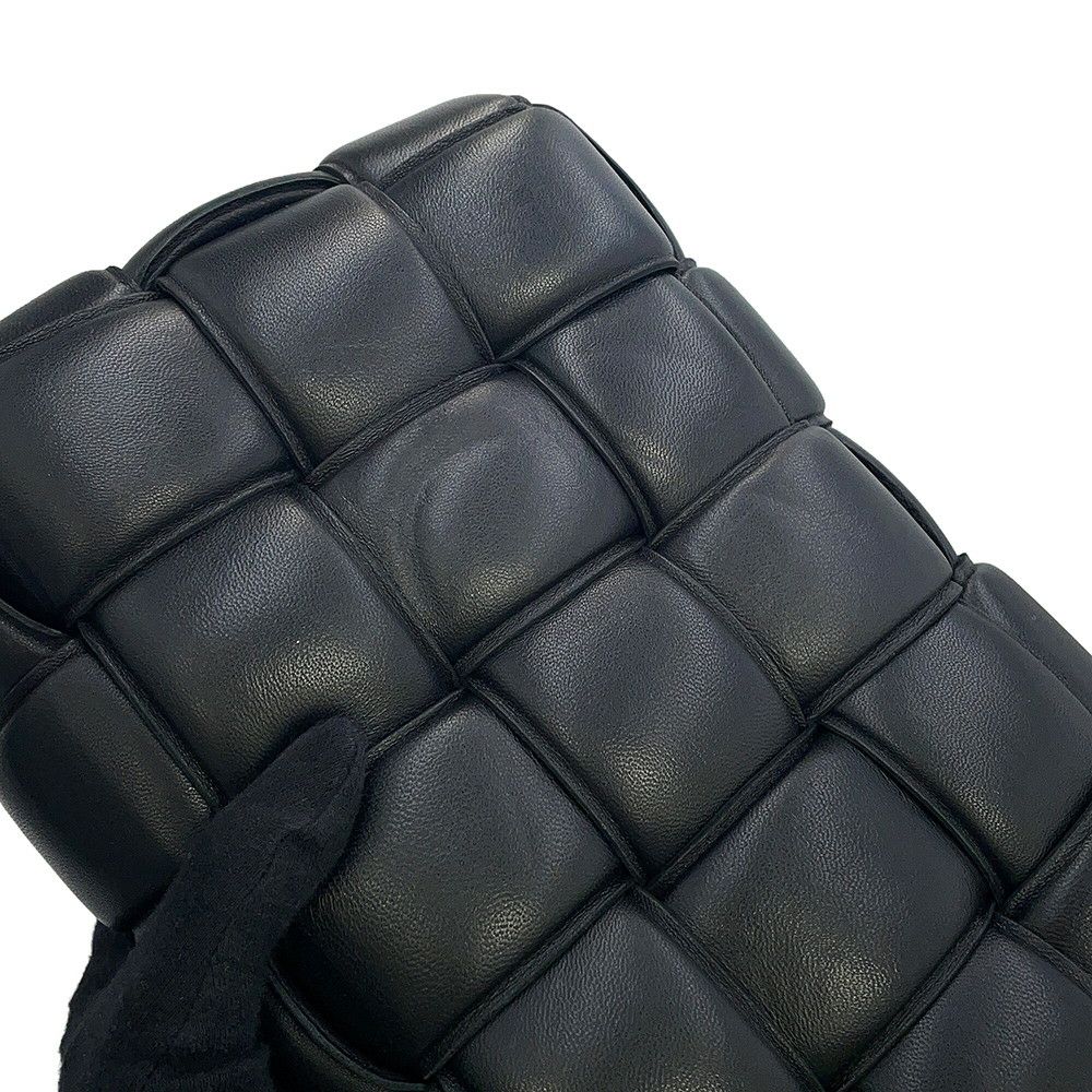 ボッテガヴェネタ ショルダーバッグ イントレチャート パデッド カセット ラムスキン 591970 BOTTEGA VENETA 黒