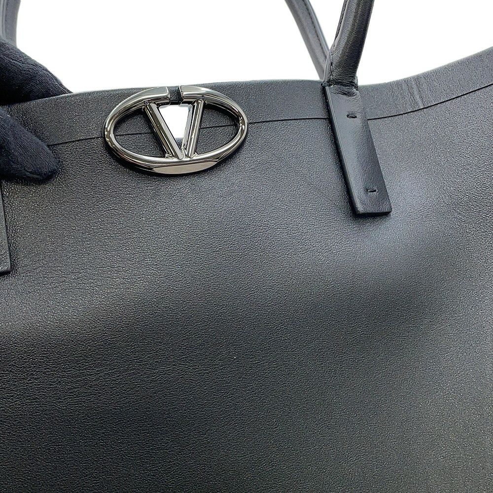 ヴァレンティノ・ガラヴァーニ トートバッグ Vロゴ ショッピングバッグ レザー 5Y0B0C93JHH VALENTINO 黒