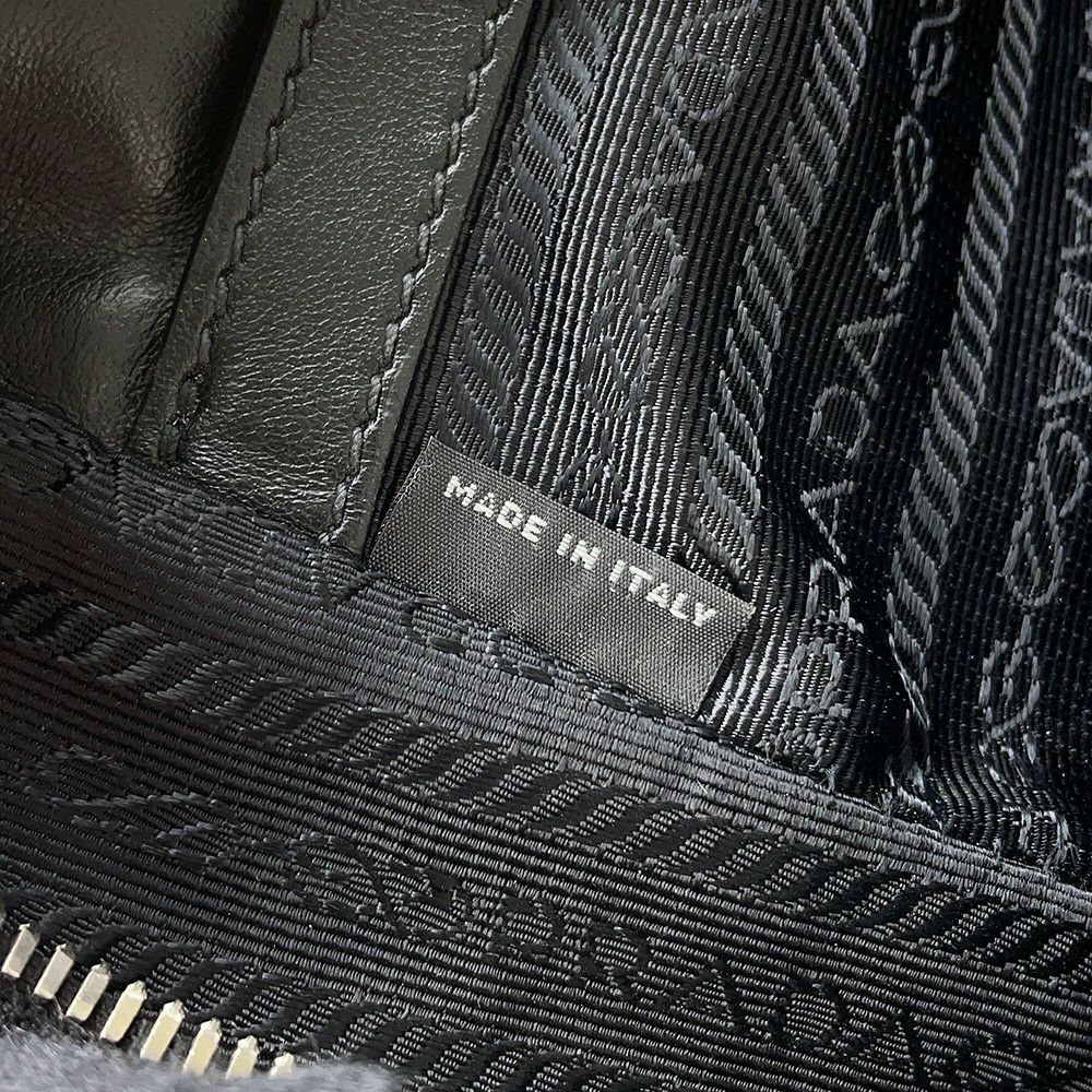 プラダ ボディバッグ トライアングルロゴ レザー 2VZ031 PRADA 黒