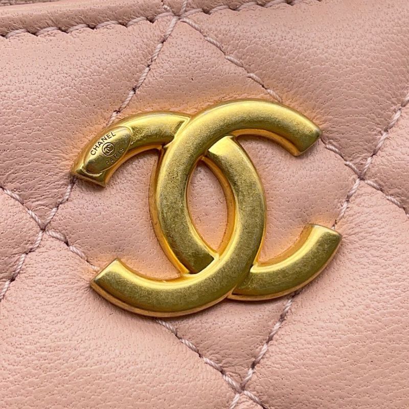 シャネル チェーンショルダーバッグ バニティ ココマーク カメリア マトラッセ ラムスキン AP3301 CHANEL