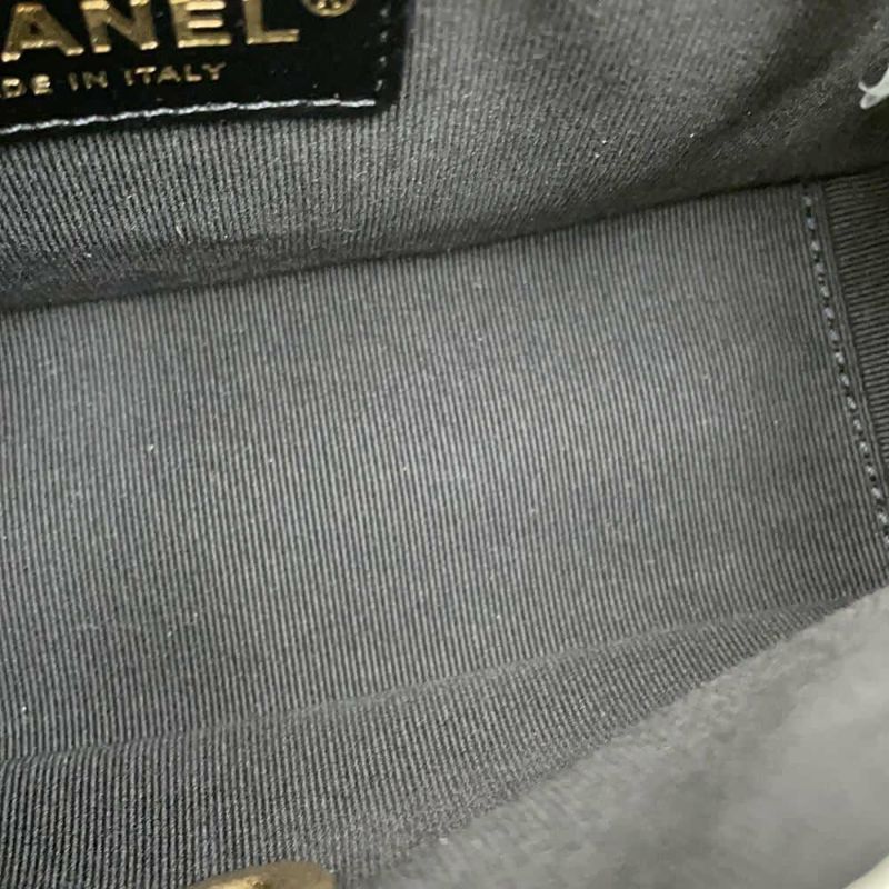 シャネル チェーンショルダーバッグ ココマーク マトラッセ コインモチーフ キャビアスキン AS2528 CHANEL 白