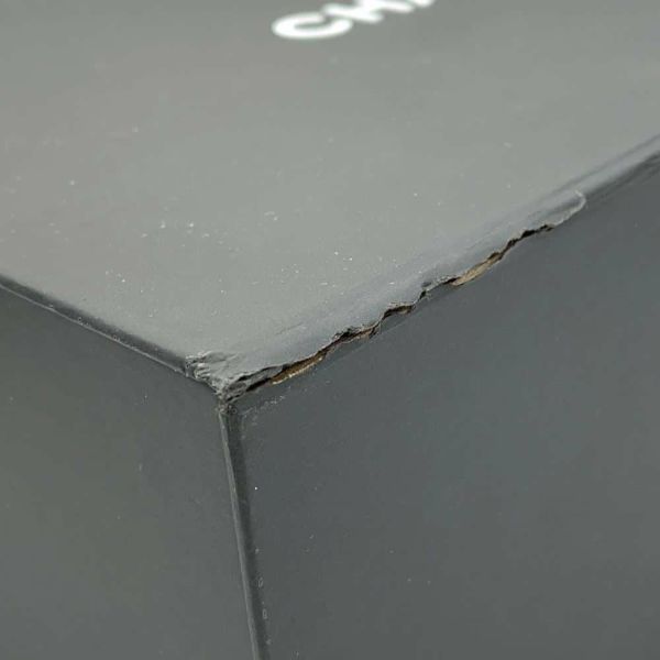 シャネル チェーンショルダーバッグ ココマーク マトラッセ コインモチーフ キャビアスキン AS2528 CHANEL 白