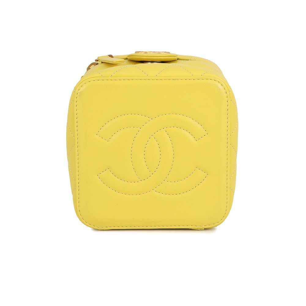 シャネル チェーンショルダーバッグ ココマーク マトラッセ バニティ ラムスキン AS3228 CHANEL