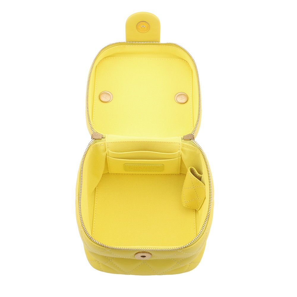 シャネル チェーンショルダーバッグ ココマーク マトラッセ バニティ ラムスキン AS3228 CHANEL