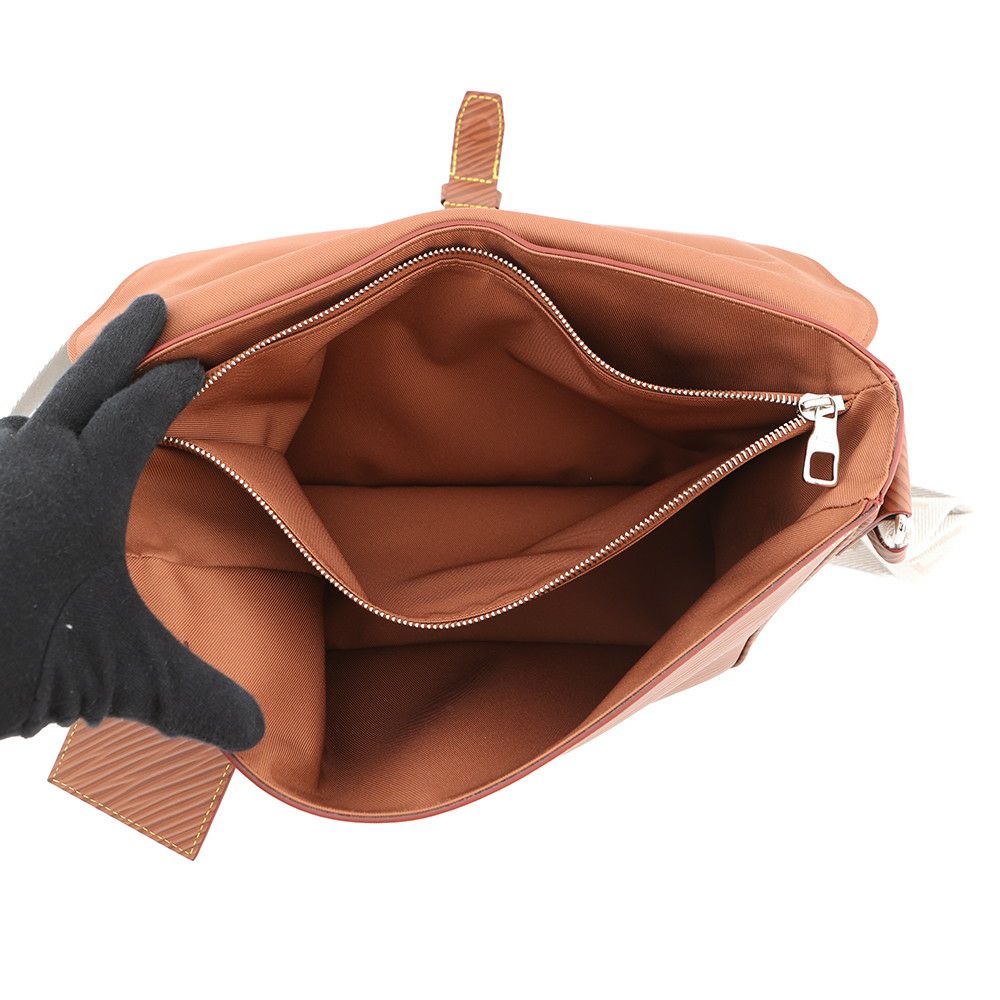 ルイヴィトン ショルダーバッグ エピXL/カーフレザー モンスリ・メッセンジャー M23097 LOUIS VUITTON ヴィトン バッグ