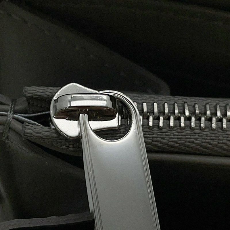 ルイヴィトン 長財布 モノグラム・マヒナ ジッピー・ウォレット M81642 LOUIS VUITTON ヴィトン 財布 ラウンドファスナー