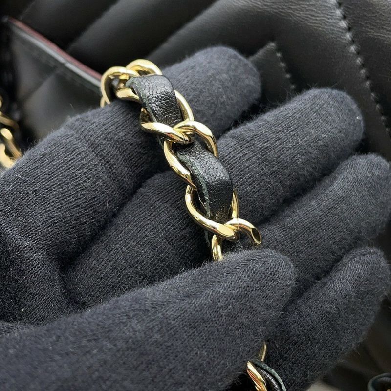 シャネル チェーンショルダーバッグ シェブロン Vステッチ ココマーク ラムスキン A01112 CHANEL ダブルチェーン 黒