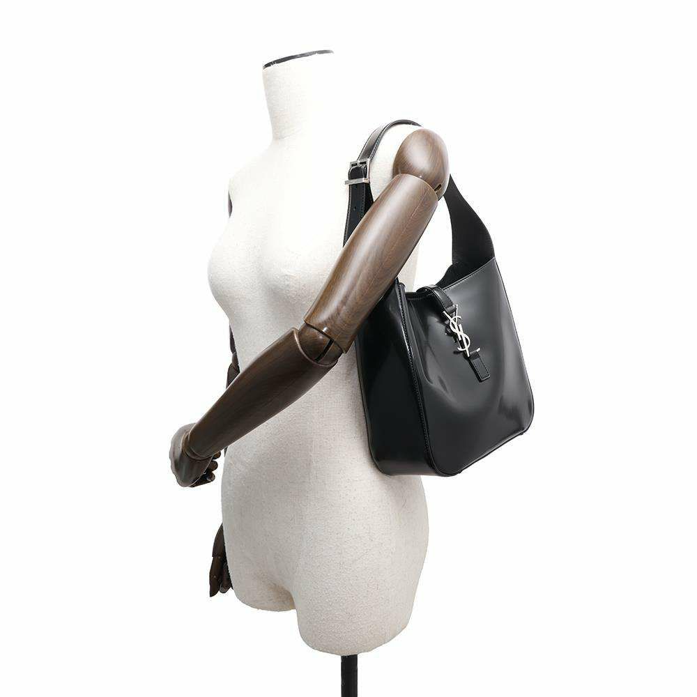 サンローランパリ ショルダーバッグ LE 5  7 ホーボーバッグ スモール パテントレザー 727709 SAINT LAURENT PARIS 黒