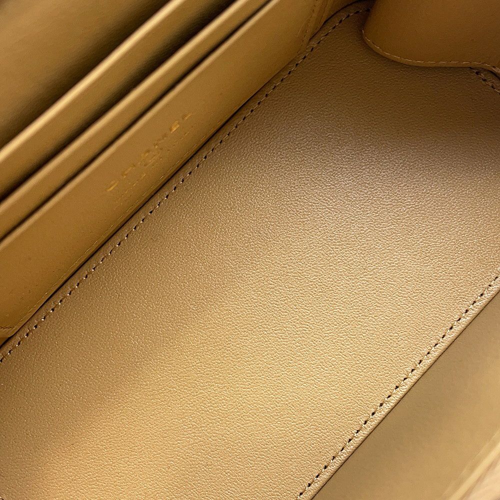 シャネル チェーンショルダーバッグ マトラッセ ココマーク ヴァニティケース ラムスキン AP2199 CHANEL