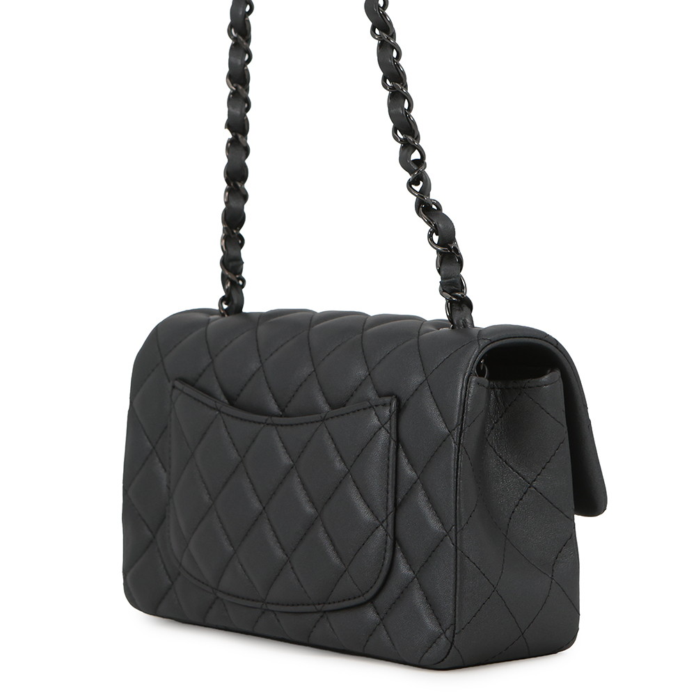 シャネル チェーンショルダーバッグ ココマーク ミニ マトラッセ 20 ラムスキン A69900 CHANEL 黒