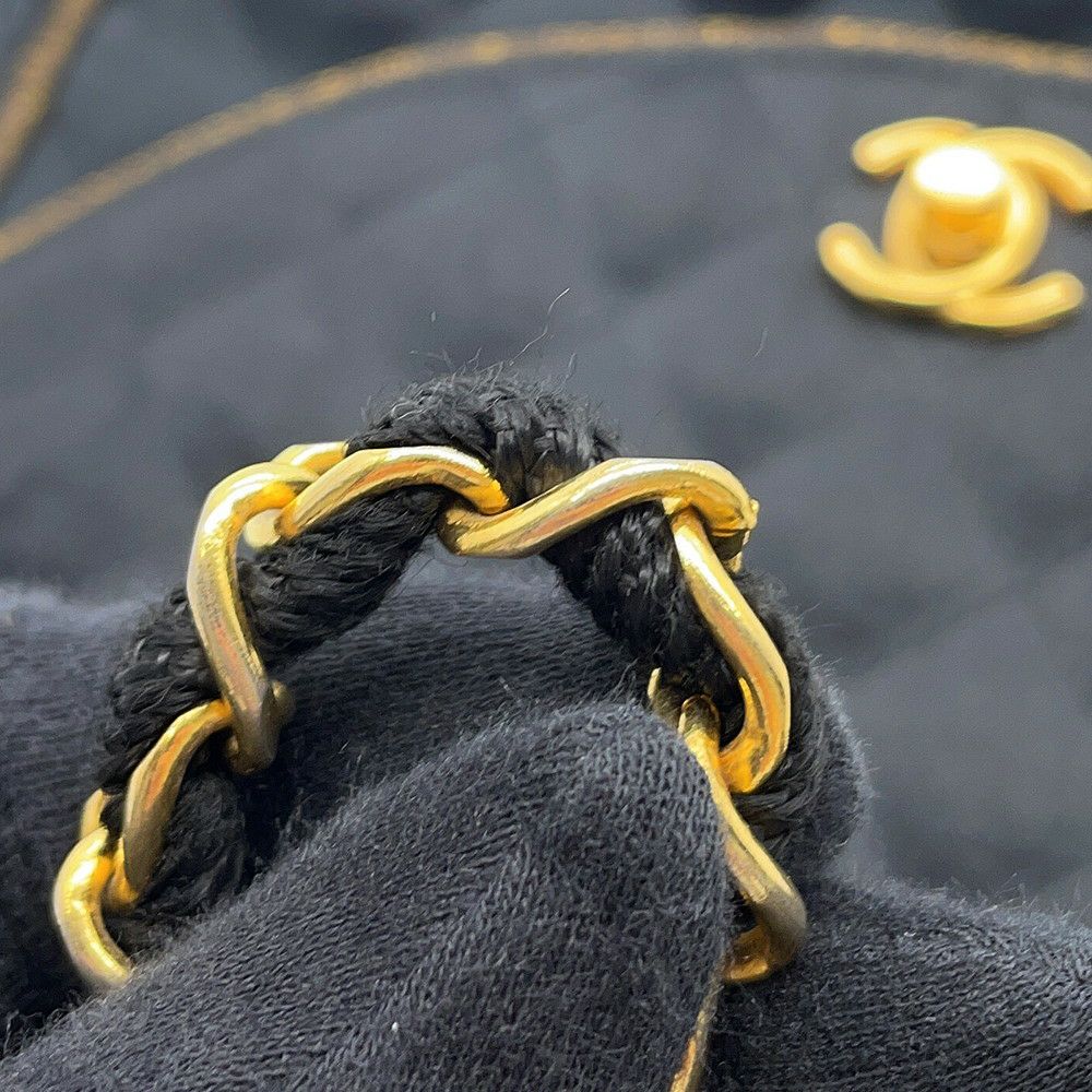 シャネル チェーンショルダーバッグ マトラッセ ココマーク サテン CHANEL 黒