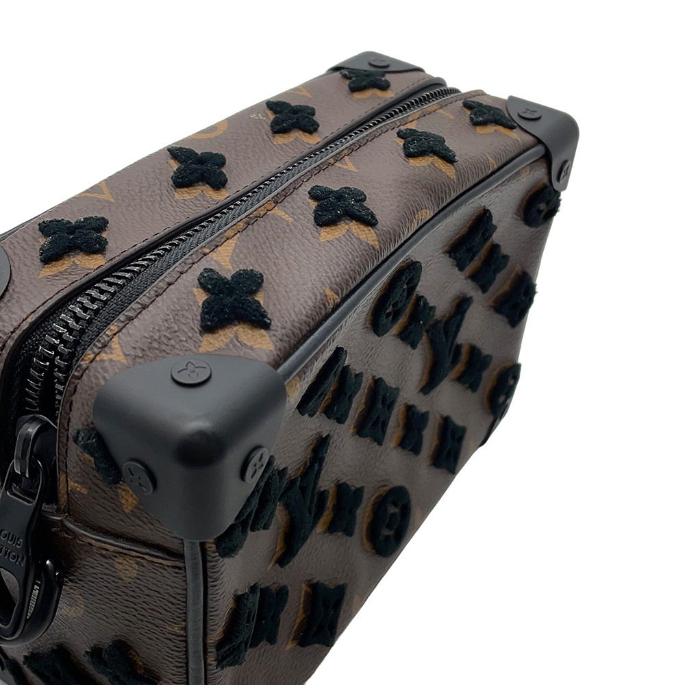 ルイヴィトン ショルダーバッグ モノグラム・タフタージュ ミニ ・ソフトトランク M68970 ブラック 黒