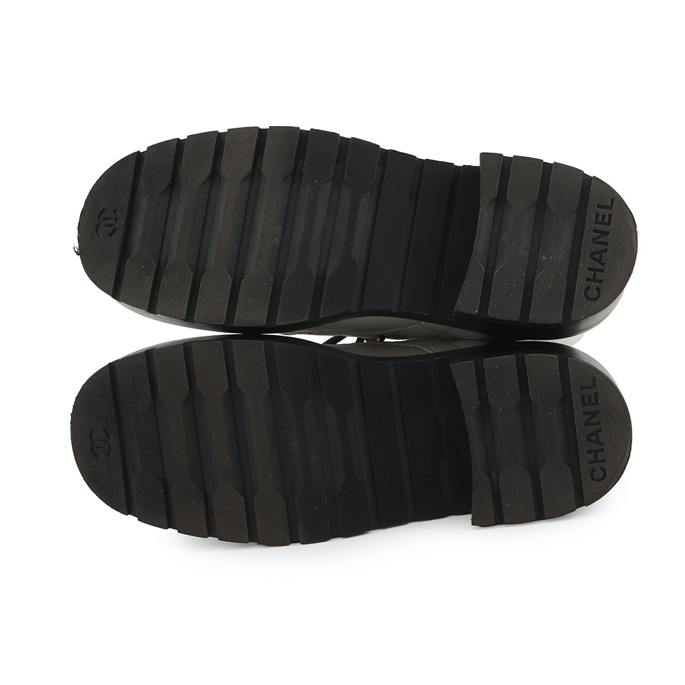 シャネル ショートブーツ マトラッセ ココマーク CHANEL19 レザー レディースサイズ36 1/2C G36424 CHANEL 靴 白 黒