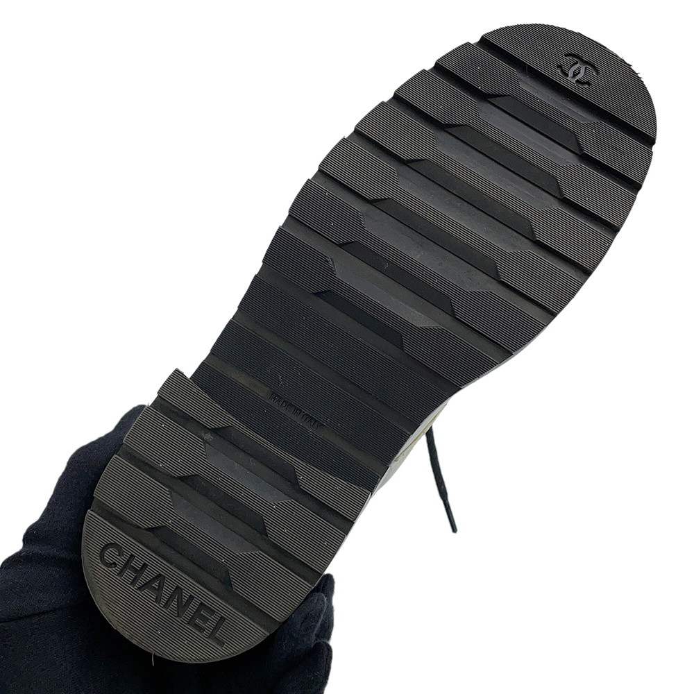 シャネル ショートブーツ マトラッセ ココマーク CHANEL19 レザー レディースサイズ36 1/2C G36424 CHANEL 靴 白 黒